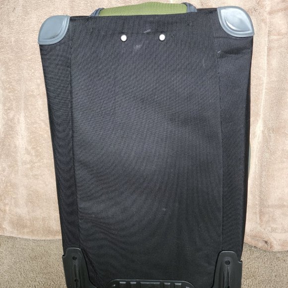 High Sierra Green & Black Luggage - 15" Carry-on & 28" Suitcase - Picture 3 of 11